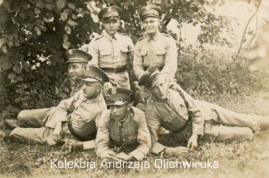 Na zdjęciu znajduje się sześciu żołnierzy KOP.