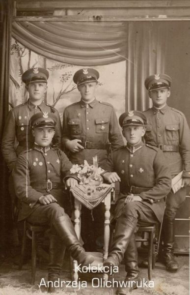 Na zdjęciu znajduje się pięciu żołnierzy KOP. Zdjęcie pozowane.