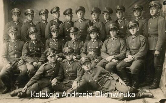 Na zdjęciu znajduje się liczna grupa żołnierzy KOP. Zdjęcie pozowane.