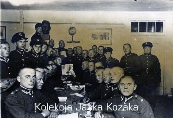 Żołnierze KOP w czasie zebrania.