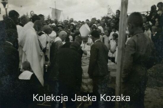 Msza polowa. Poświęcenie kamienia węgielnego w Mikaszewiczach, 1935 r.