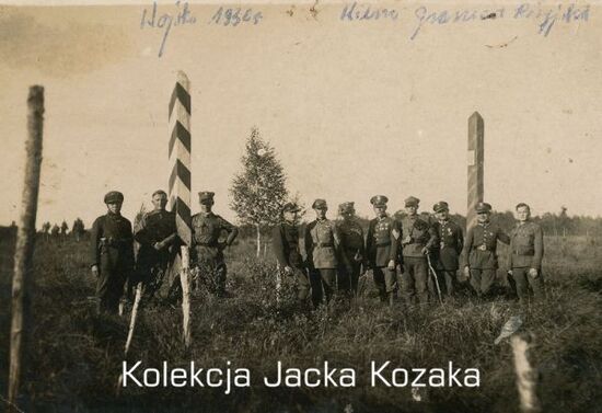 Żołnierze KOP na przejściu granicznym z Rosją, wrzesień 1930 r.