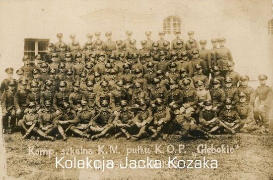 Zdjęcie pozowane Kompani Szkolnej K.M. pułku KOP &amp;quot;Głębokie&amp;quot;, 13 marca - 5 sierpnia 1935 r.