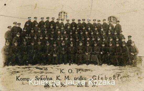 Zdjęcie pozowane Kompani Szkolnej K.M. pułku KOP &amp;quot;Głębokie&amp;quot;, 28 listopada 1936 - 28 lutego 1937 r.