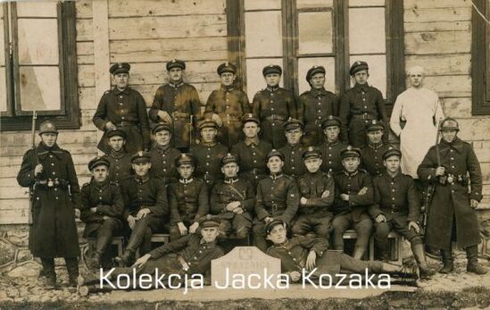 Zdjęcie pozowane żołnierzy KOP. Strażnica nr 5 w Czerepach, 1931 r.
