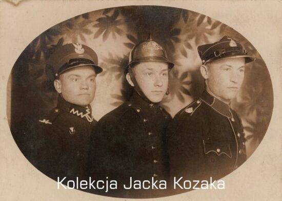 Zdjęcie pozowane trzech żołnierzy KOP.
