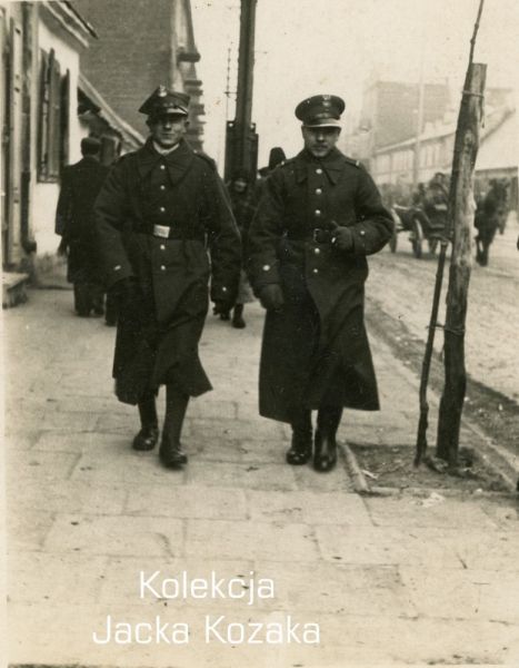 Zdjęcie dwóch żołnierzy KOP.