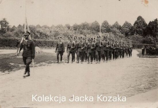 Na zdjęciu widoczna liczna grupa żołnierzy Korpusu Ochrony Pogranicza.
