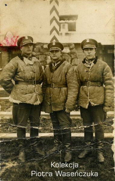 Zdjęcie pozowane trzech żołnierzy KOP, Olhomel, 5 listopada 1930 r.