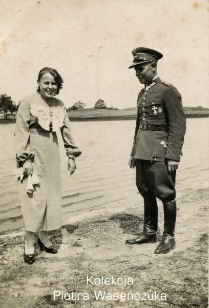 Żołnierz KOP w towarzystwie kobiety, 1936 r.