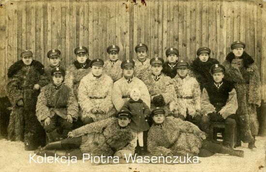 Portret grupowy żołnierzy KOP w zimowych kożuchach