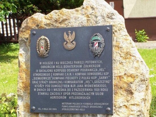 Tablica upamiętniająca żołnierzy IV batalionu KOP &quot;Hel&quot;